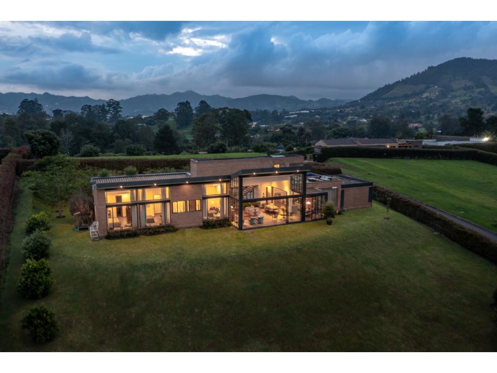 Venta Casa Campestre, Parcelaciòn Cerrada vìa La Ceja-San Antonio.
