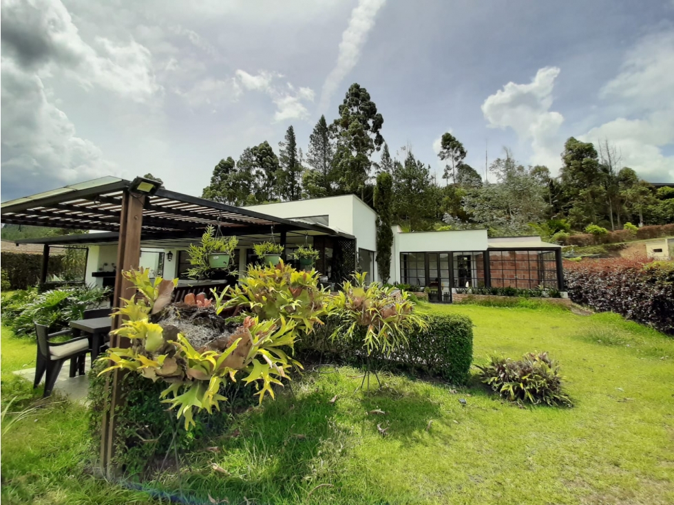 VENTA CASA CAMPESTRE LLANOGRANDE EN UNIDAD CERRADA