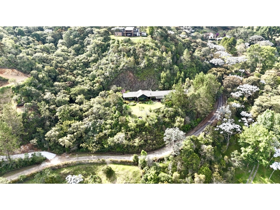 VENDO CASA EN EL RETIRO VISTA A LA REPRESA INMERSA EN EL BOSQUE — foto 3