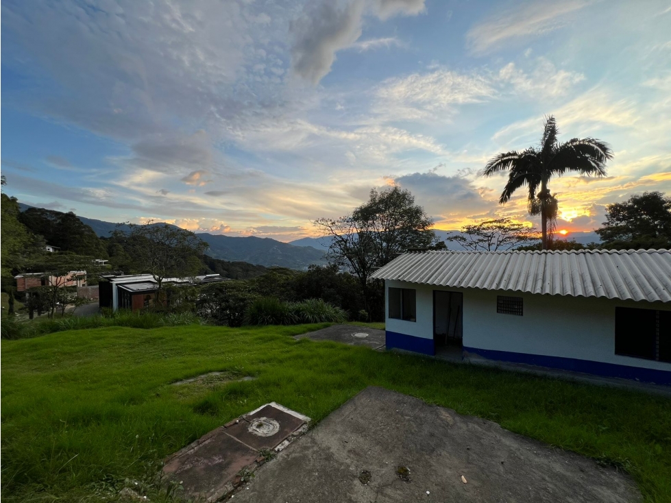 Venta Lote Loma del Chocho Medellín 2350 Mts2 ESQUINERO — foto 2