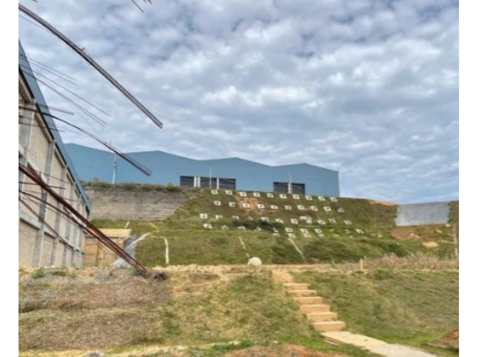 Venta Lote para Bodega Comuneros Rionegro 2.001 Mts2 — foto 2