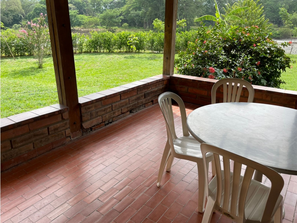 Venta Finca via Santafé de Antioquia 4.374 mts2 de lote 100 mts2 const