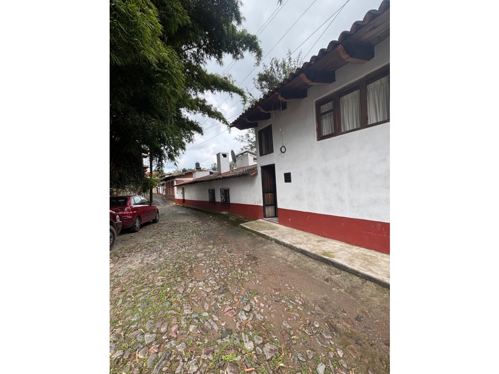 BONITA CASA EN EL CENTRO DE VALLE DE BRAVO