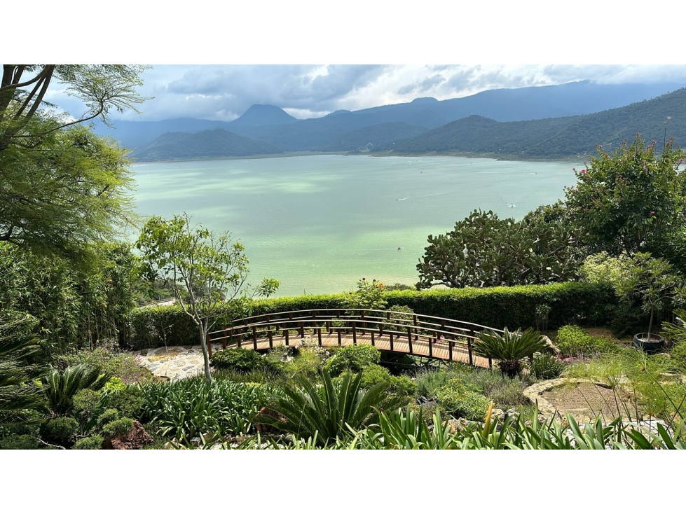 CASA UBICADA CERCA DEL SANTUARIO RESORT EN VALLE DE BRAVO - 1