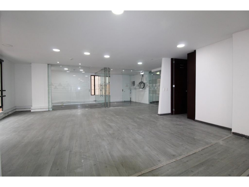 Oficinas sector Centro Financiero: 360m2, 2B y 6P