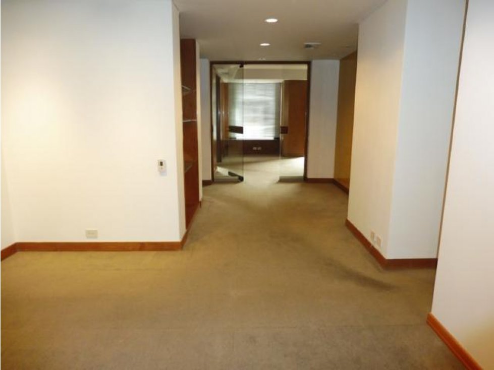 Oficinas Chicó Reservado: 145m2, 2B y 2P