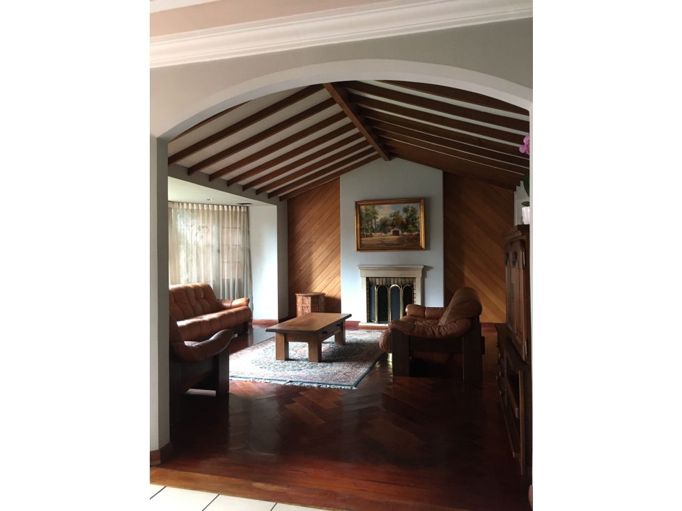 Casa Santa Bárbara Alta: 383m2, 4 cuartos, 2.5 baños y 4 garajes