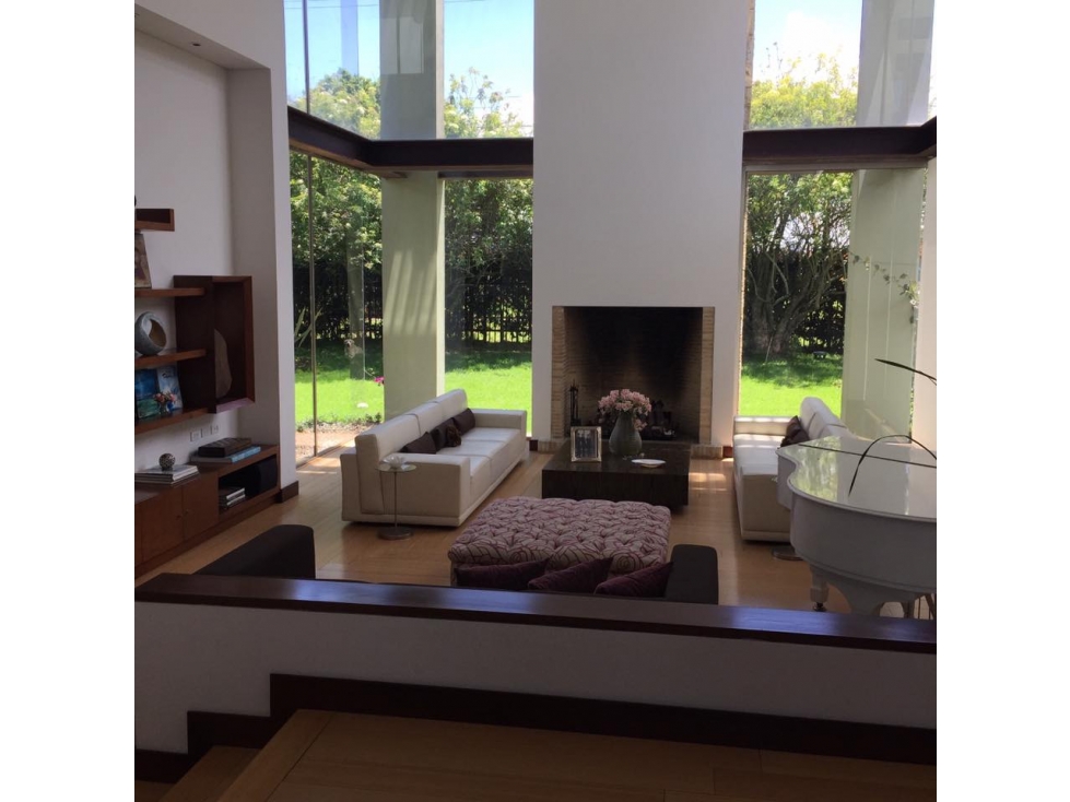 Casa San Simón: 675m2 + terrazas 180m2, jardín, 5H, 5.5B y 4P