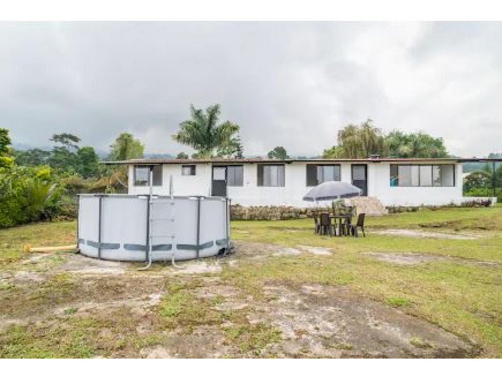 Finca Sasaima: 4200m2, 8H y 6B - 1