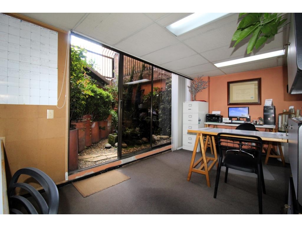 Oficinas Antiguo Country: 46m2 + patio 8m2