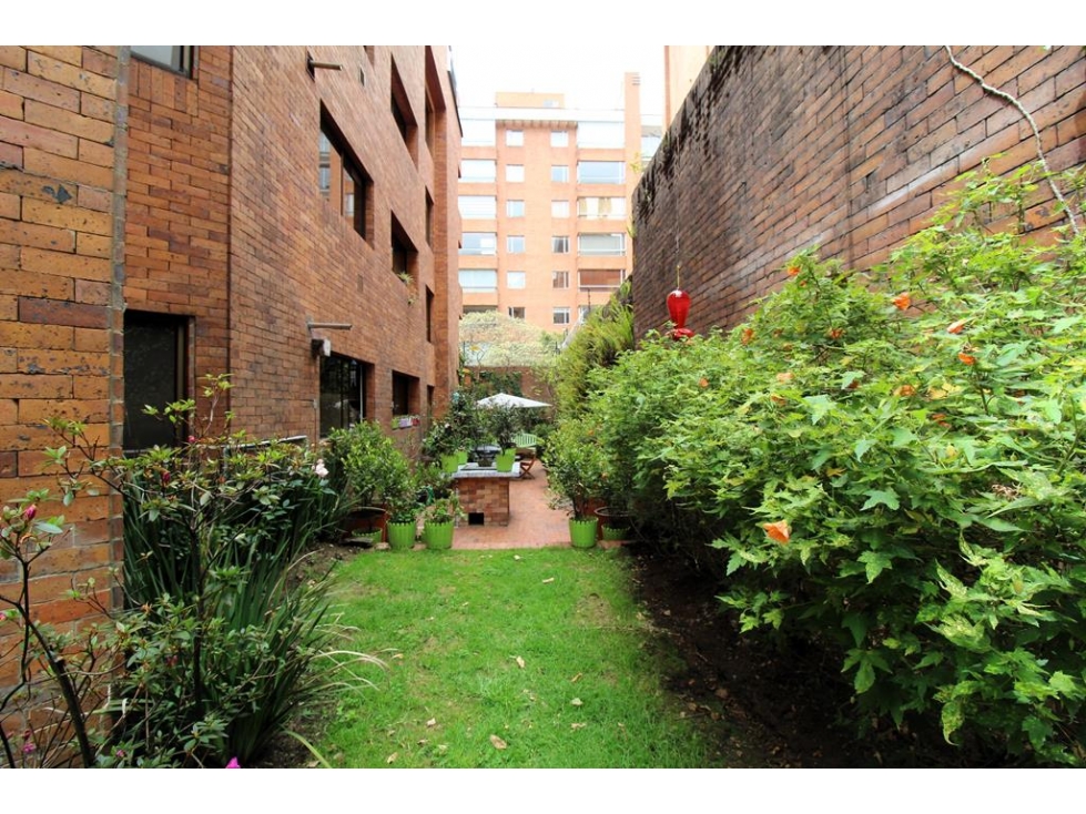 Apto Rosales: 256m2 + terraza y jardín, 3H, 2.5B y 4P
