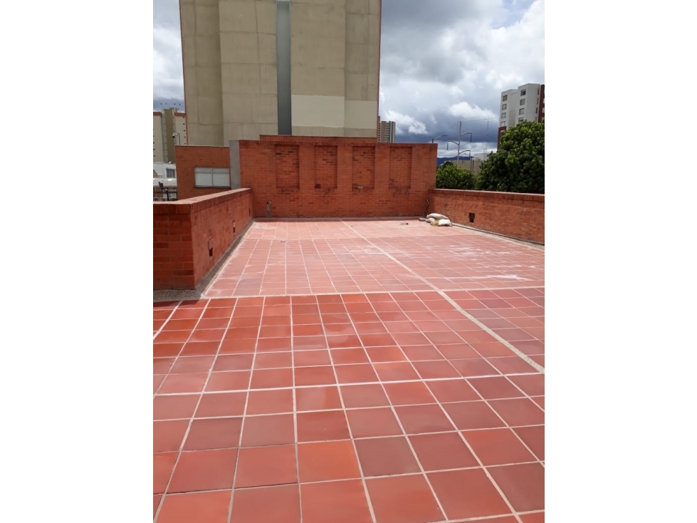 Oficinas Suba: 255m2 + terrazas 177m2, 2B y 4P