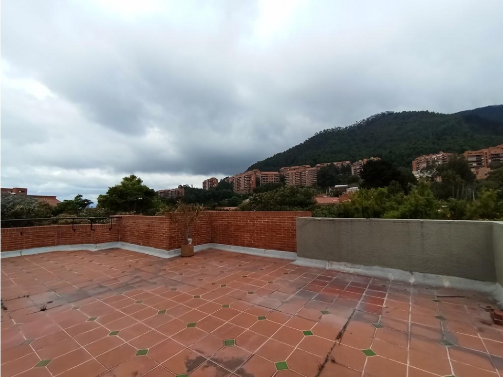 Apto Santa Bárbara Alta: 448m2 + terraza y patio, 3H, 3.5B y 4P
