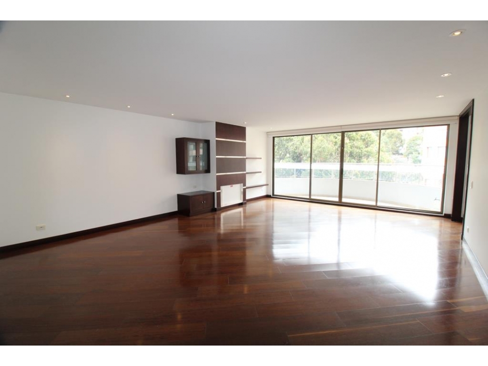 Apto Rosales: 174m2, balcón, 3 cuartos, 3.5 baños y 3 parqueaderos