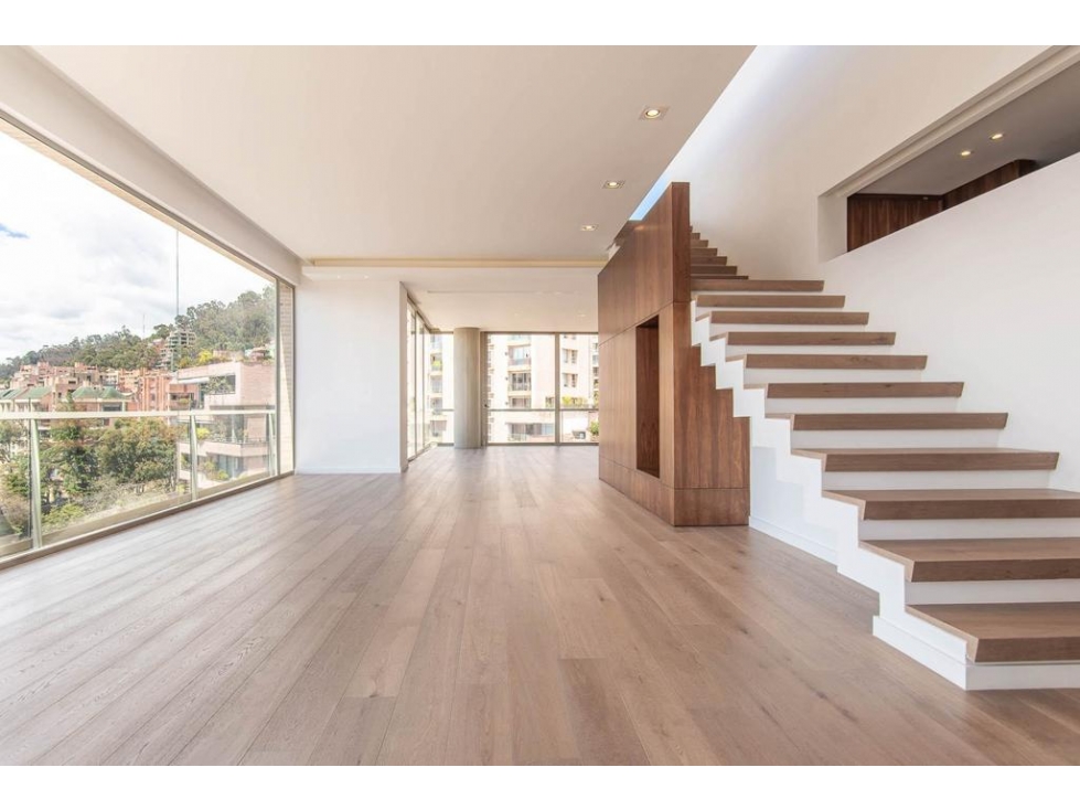 Apto penthouse Rosales: 381m2 + terrazas, 3H, 5B y 4P / Clubhouse