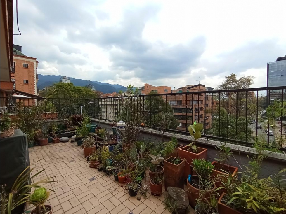 Apto Chicó: 133m2 + terraza 30m2, 1 cuarto, 2 baños y 2 garajes