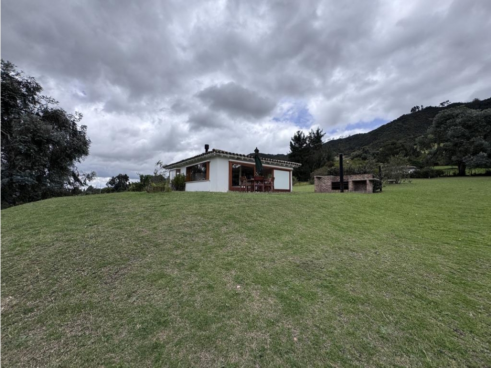 Finca Subachoque: 5.5 hectáreas, linda vista, casa remodelada - 1