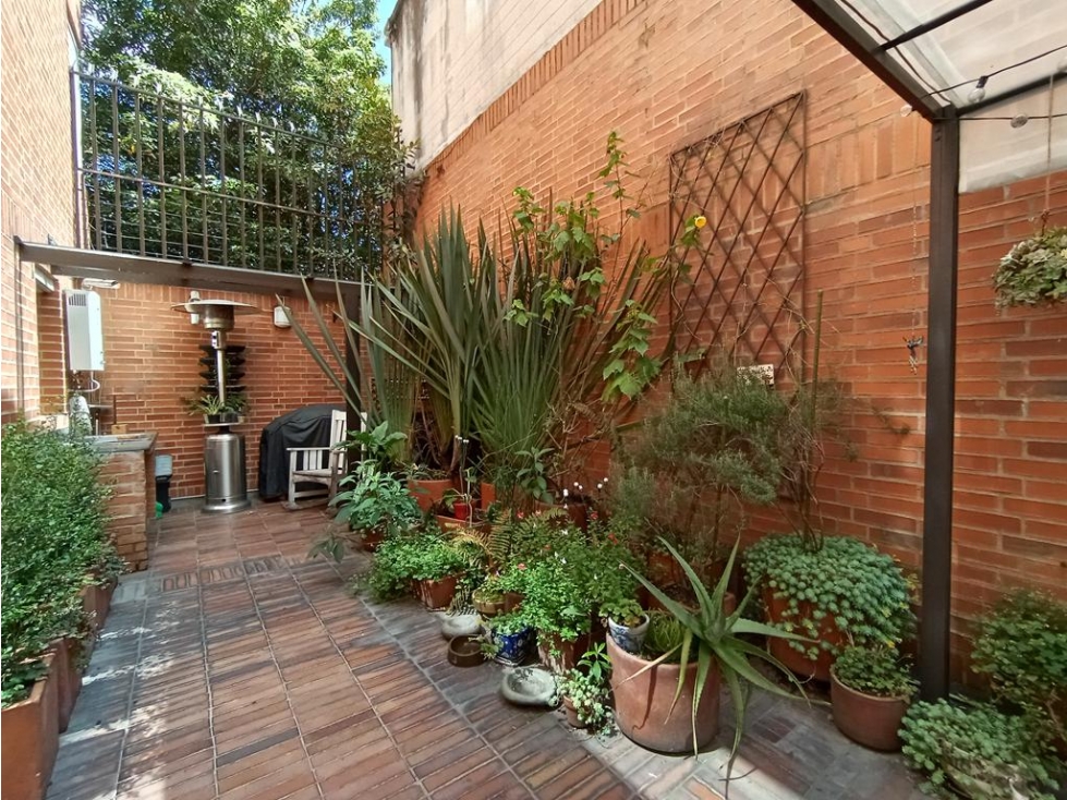 Apto El Nogal: 100m2 + terraza 30m2, 1 cuarto, 2 baños y 1 parqueadero - 1