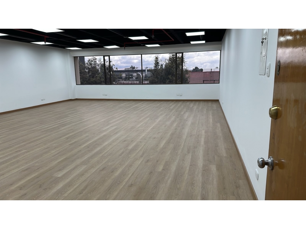 Oficinas El Dorado: 85m2 y 1P — foto 2