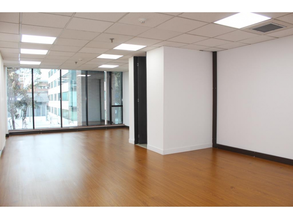 Oficina Chicó: 48m2, 1B y 2P — foto 3