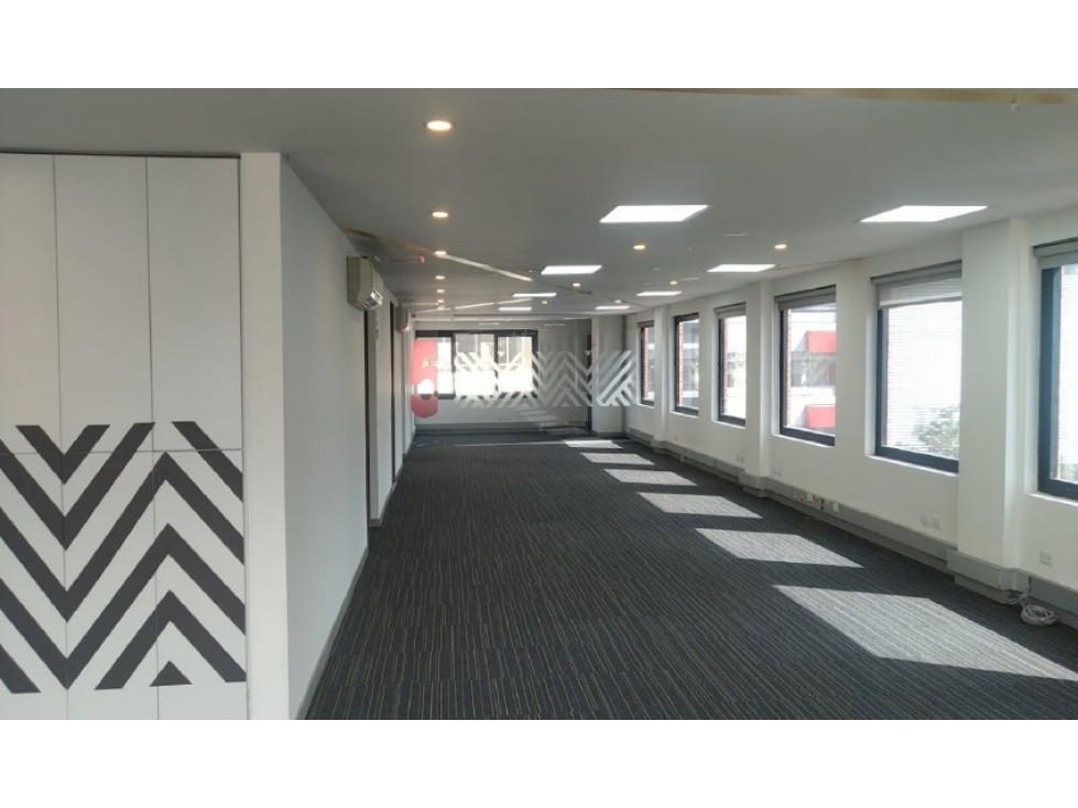Oficinas Chicó: 734m2, terraza y 20P