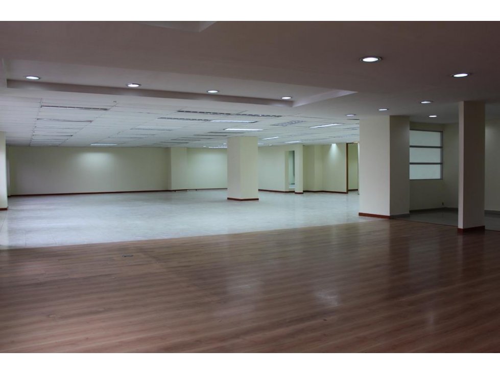 Oficinas San Patricio: 420m2 y 8 parqueaderos — foto 2