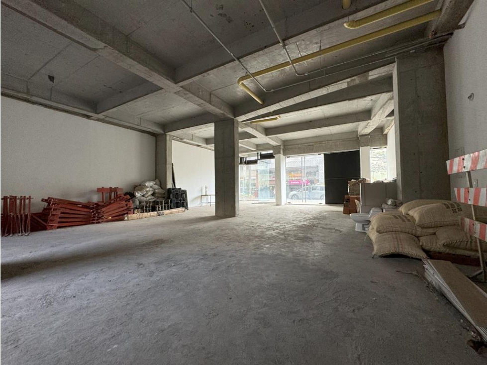 Local La Porciúncula: 232m2 + terraza/antejardín 55m2 — foto 2