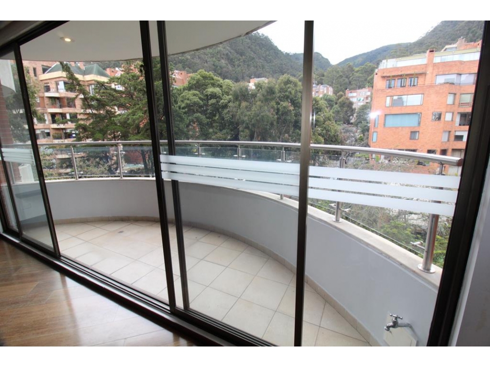 Apto Rosales: 174m2, balcón, 3 cuartos, 3.5 baños y 3 parqueaderos — foto 2