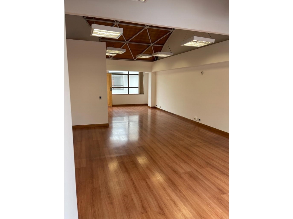 Oficinas Chicó: 50m2, 1 baño y 1 parqueadero — foto 2