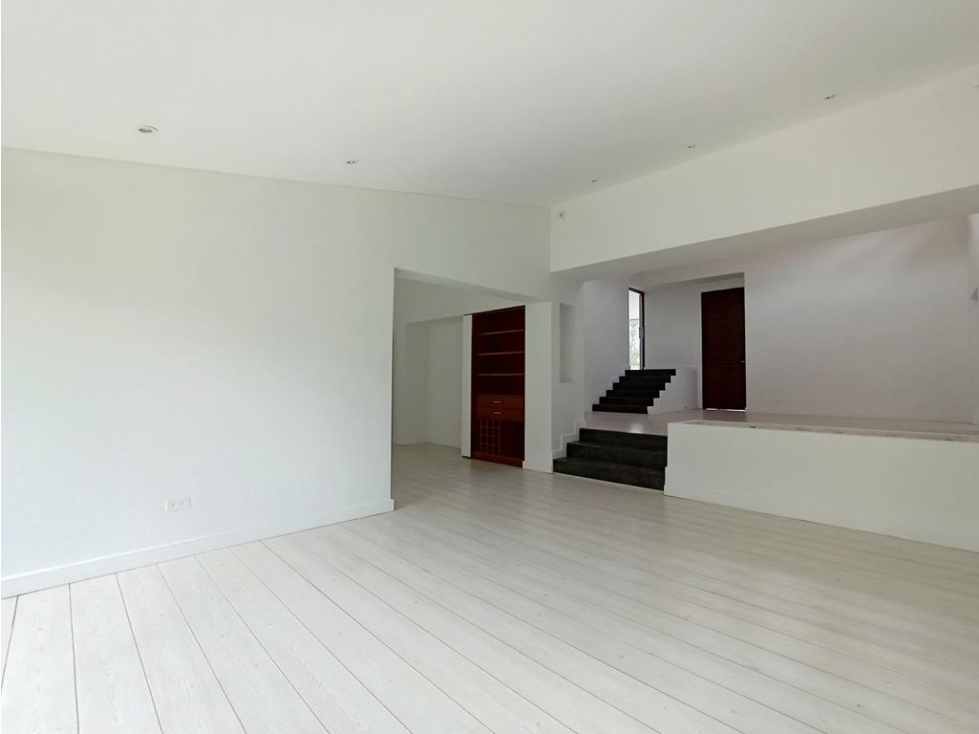 Casa Santa Bárbara Alta: 608m2, jardín, terraza, 4H, 6B y 4P — foto 3