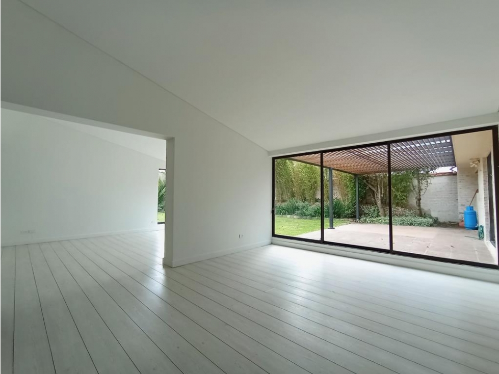 Casa Santa Bárbara Alta: 608m2, jardín, terraza, 4H, 6B y 4P — foto 4
