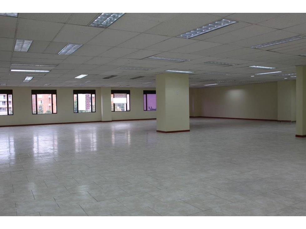 Oficinas San Patricio: 420m2 y 8 parqueaderos — foto 3