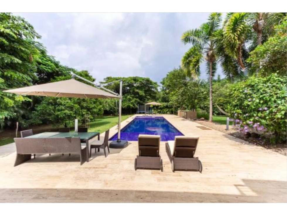 Casa Anapoima: 335m2 construidos, lote 2600m2, 4H y 5B - 3