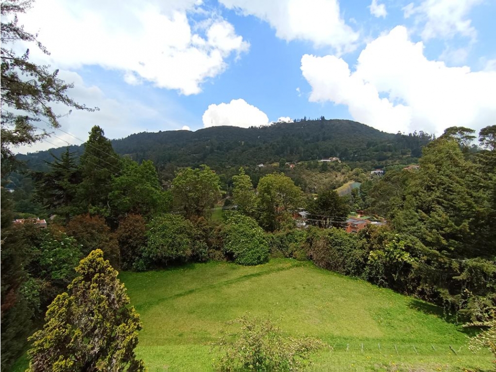 Casa La Calera: 585m2, lote 2300m2, jardín y terraza con pérgola - 3