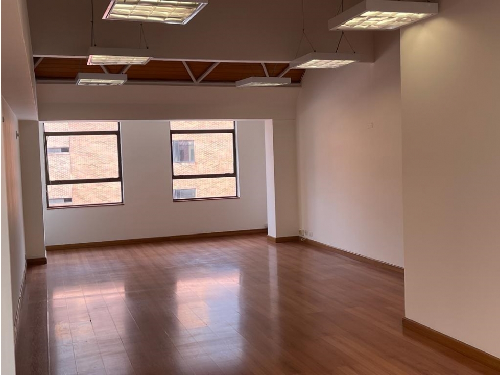 Oficinas Chicó: 50m2, 1 baño y 1 parqueadero — foto 3