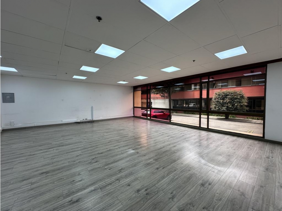 Oficinas sector El Dorado: 227m2, 2 baños y 2 parqueaderos — foto 3
