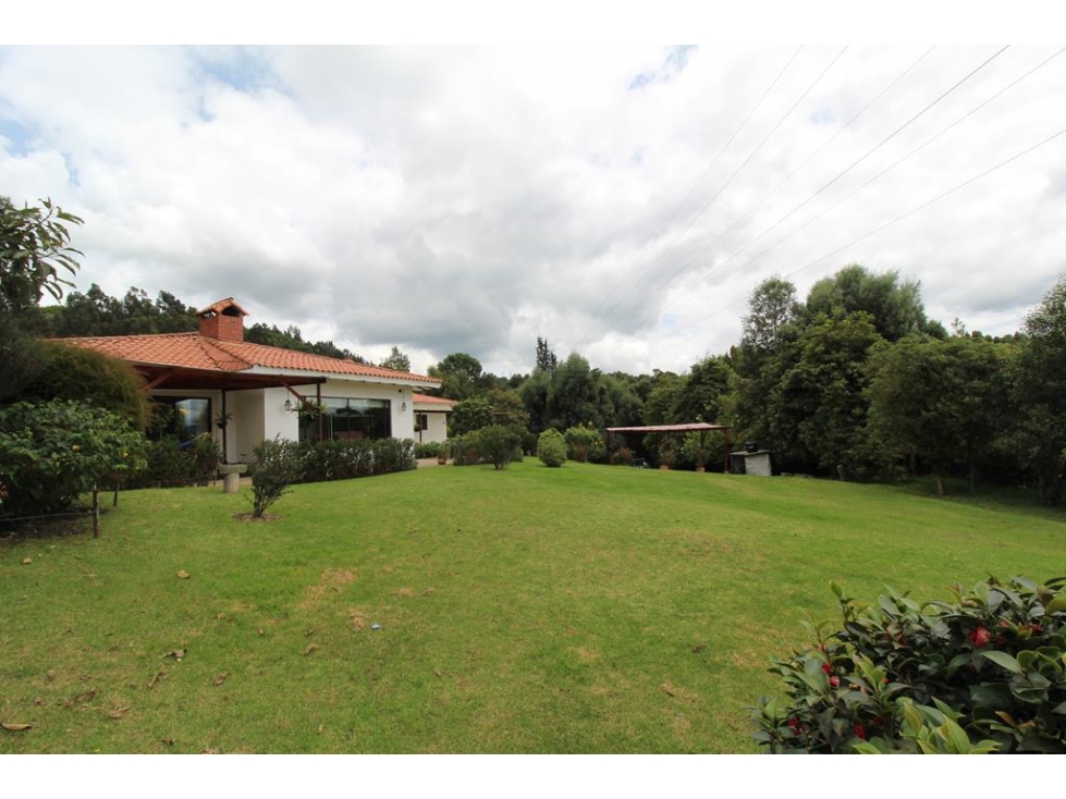 Casa Cajicá: 370m2, lote 7000m2, jardines, terraza, 4H, 4B y 4P
