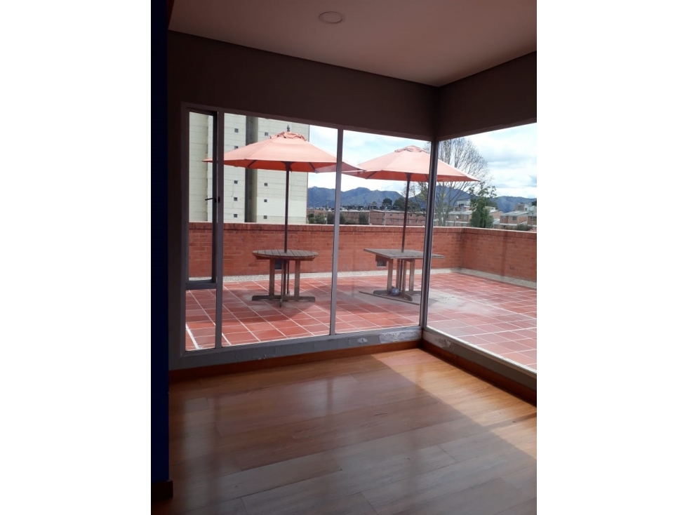 Oficinas Suba: 255m2 + terrazas 177m2, 2B y 4P — foto 4