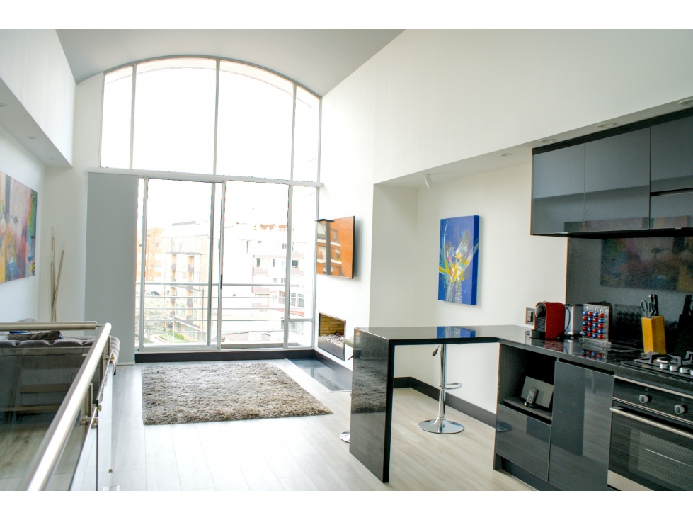Apartamento duplex remodelado para la venta en San Patricio, Bogotá