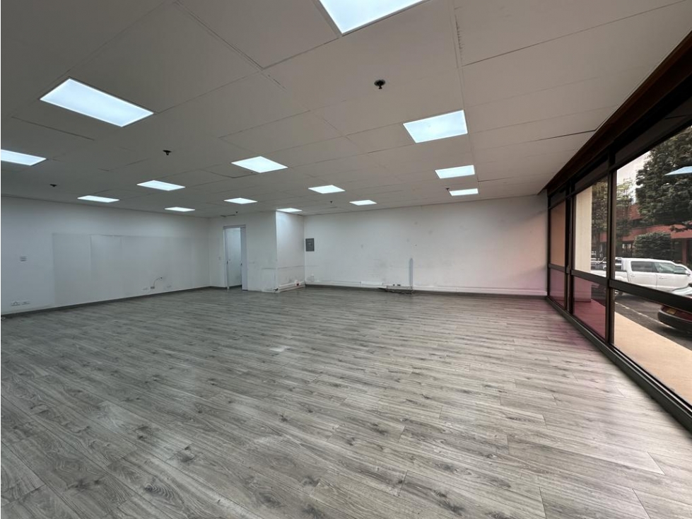 Oficinas sector El Dorado: 227m2, 2 baños y 2 parqueaderos — foto 4