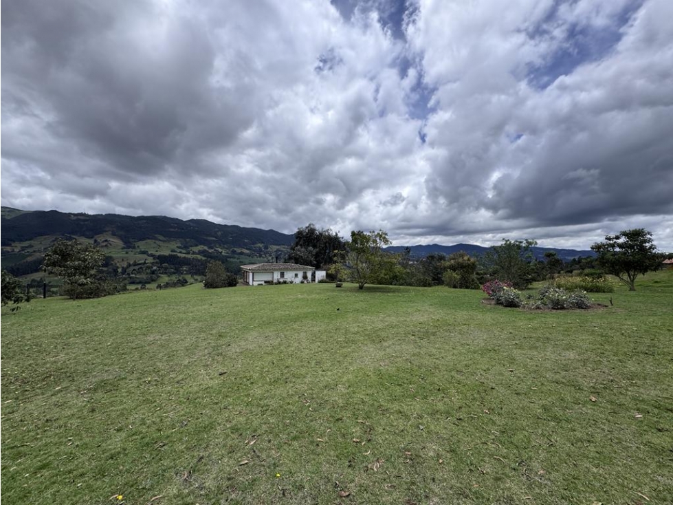 Finca Subachoque: 5.5 hectáreas, linda vista, casa remodelada - 4