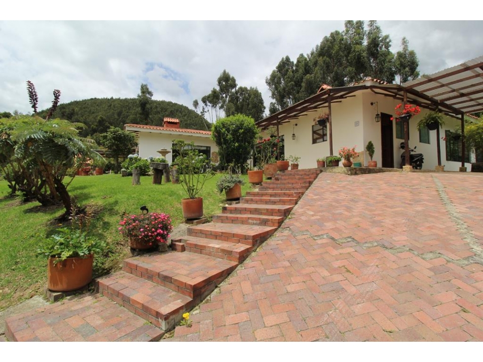 Casa Cajicá: 370m2, lote 7000m2, jardines, terraza, 4H, 4B y 4P — foto 2