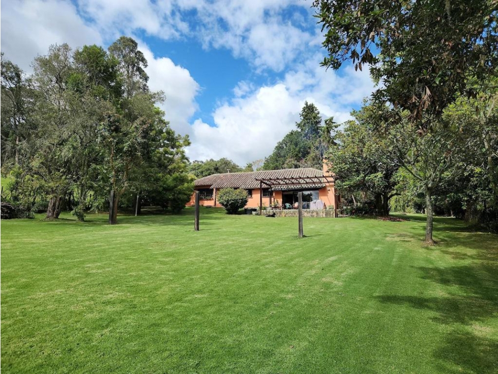 Casa Tabio: 189m2, 4 cuartos / lote 48286m2