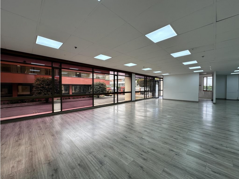 Oficinas sector El Dorado: 227m2, 2 baños y 2 parqueaderos — foto 6