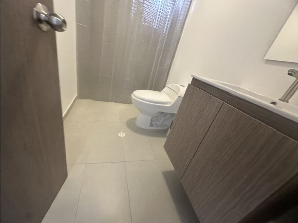 APARTAMENTO EN ARRIENDO EN PRADO VERANIEGO — foto 2