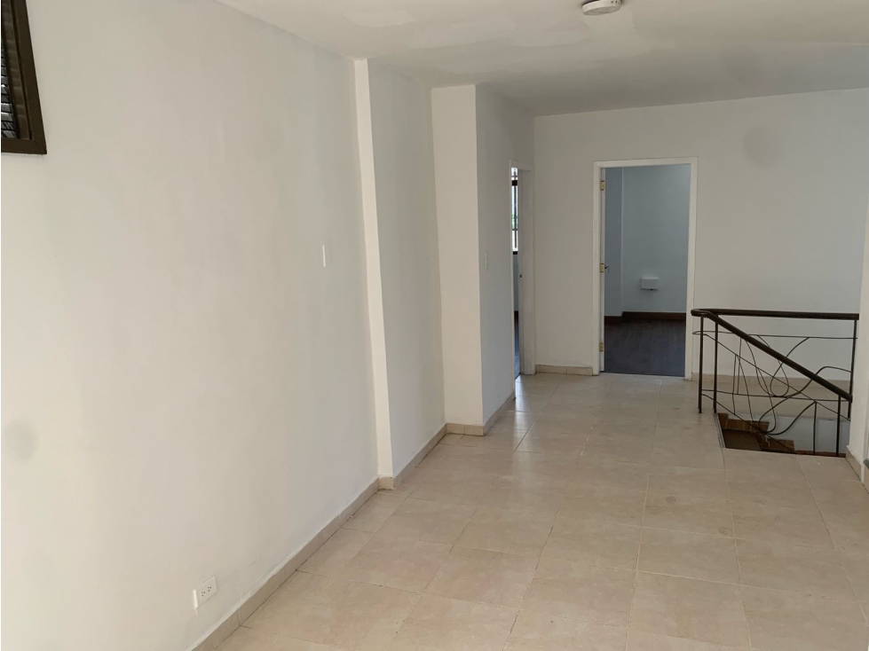 Arriendo Local - Oficina en Laureles - Avenida 33 — foto 2