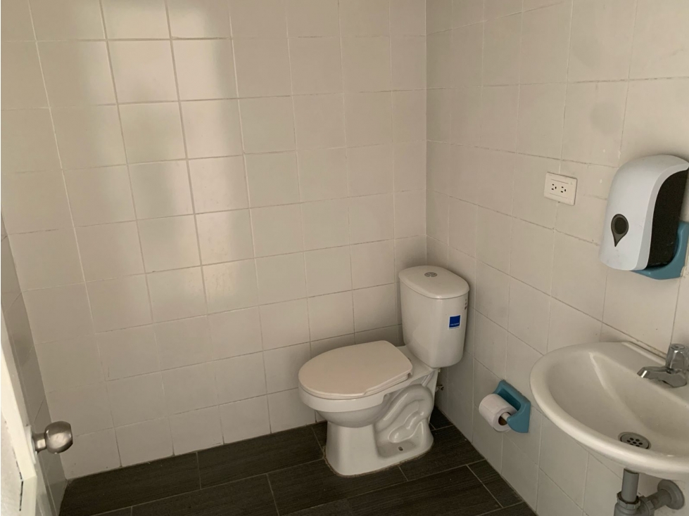 Arriendo Local - Oficina en Laureles - Avenida 33 — foto 3