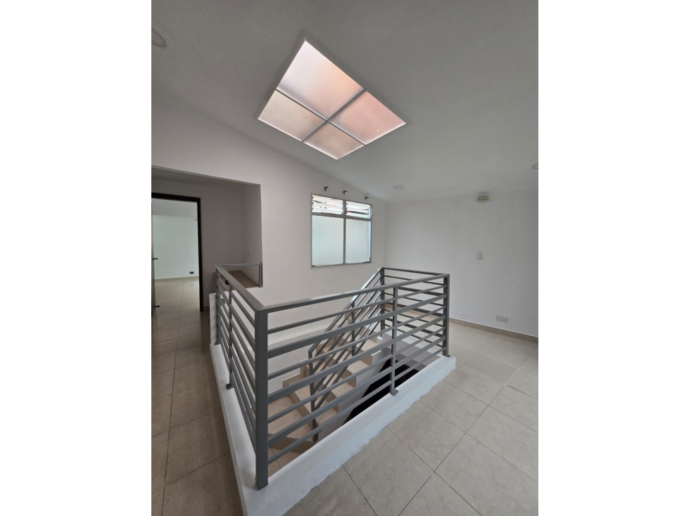 Alquilo Aparta Estudio Barrio Cristobal — foto 4