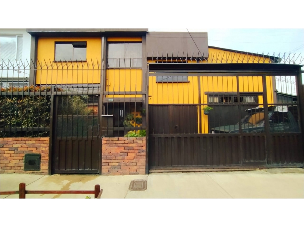CASA LOS ALCAZARES - BODEGA - BARRIO 7 DE AGOSTO