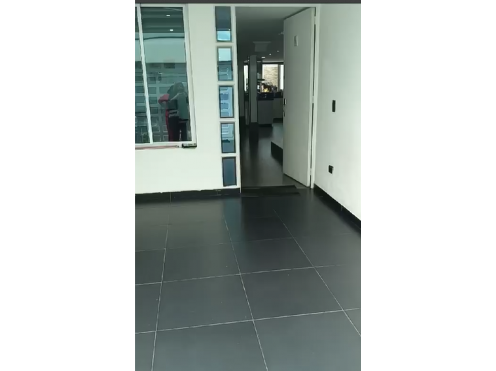 Venta espectacular casa remodelada Mandalay — foto 3